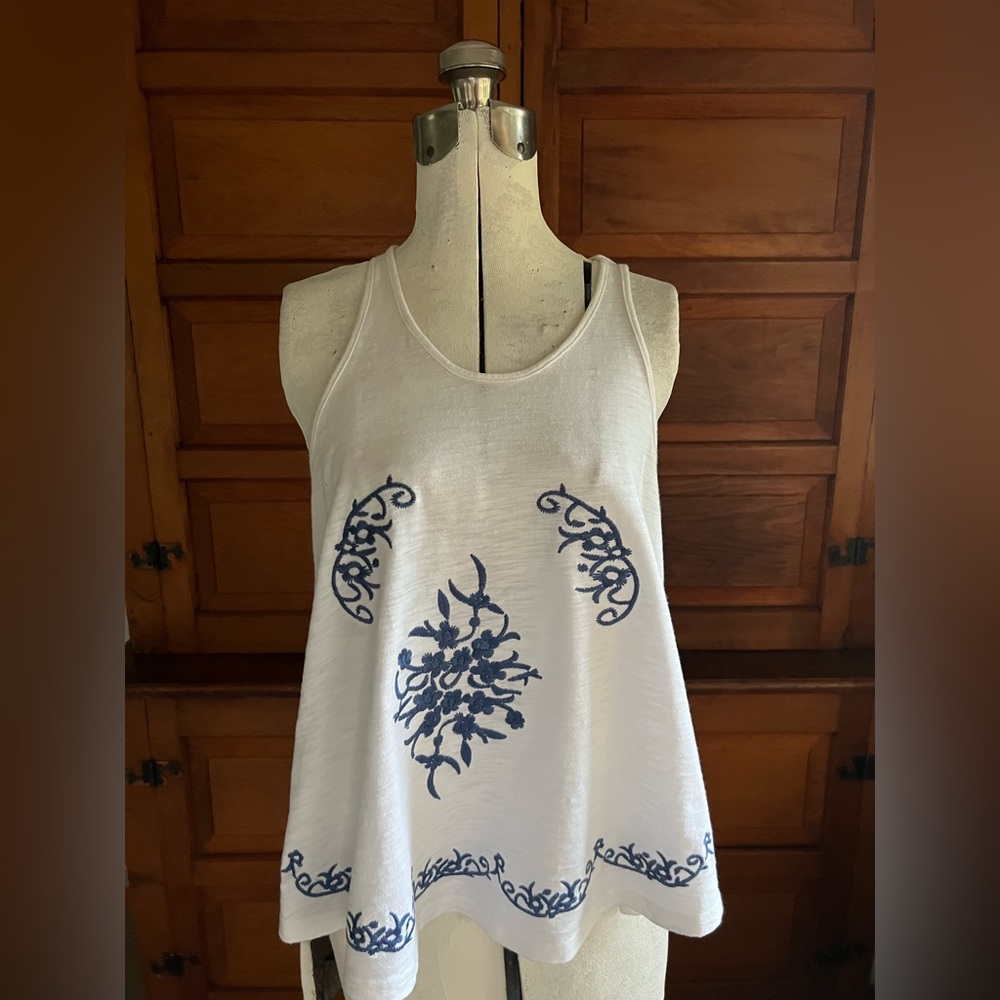 inTu White Tank Top